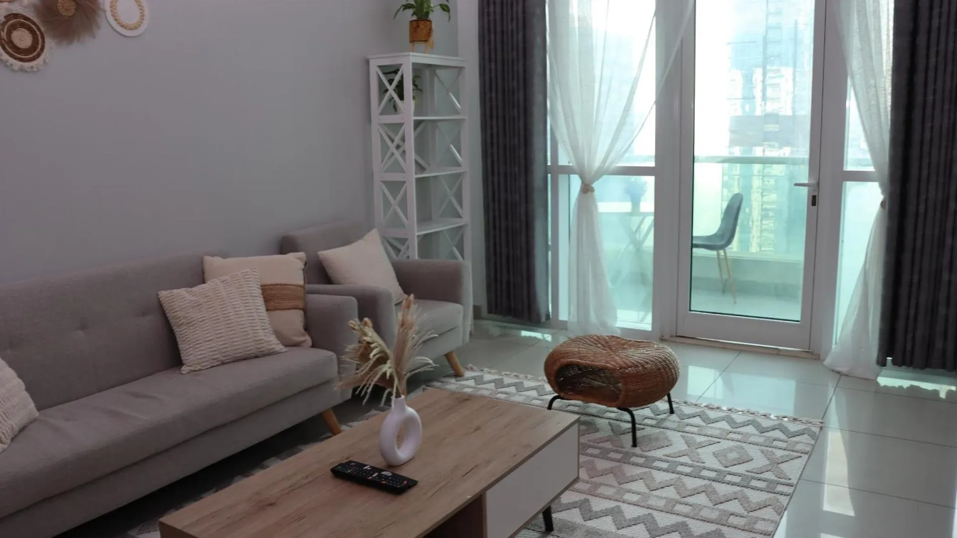 Vista Lavisha Vacation Home - Elegant 1Bdr Apartment With Stunning Sea View And Partial Canal View Dubai United Arab Emirates
