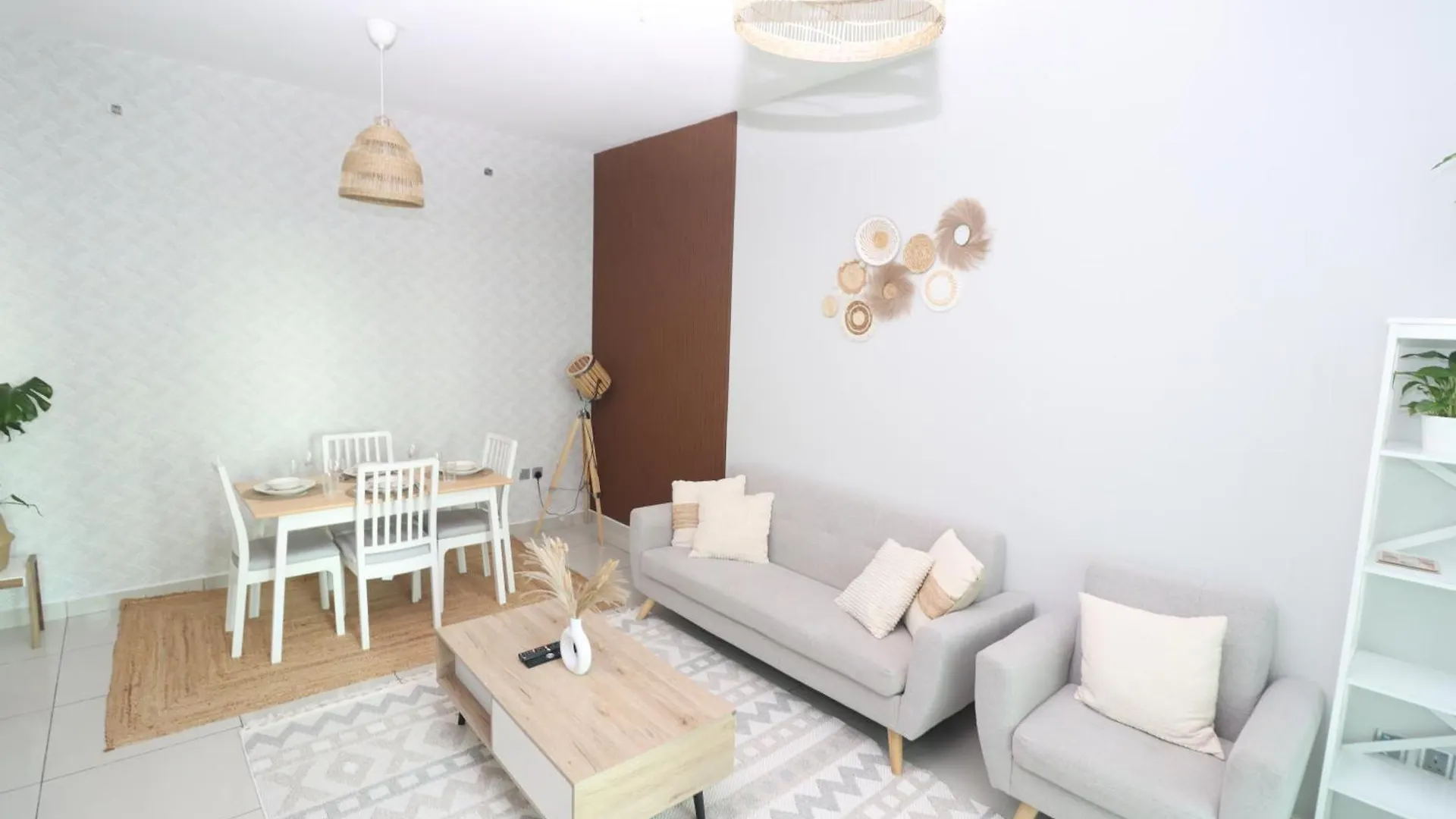 Vista Lavisha Vacation Home - Elegant 1Bdr Apartment With Stunning Sea View And Partial Canal View Dubai