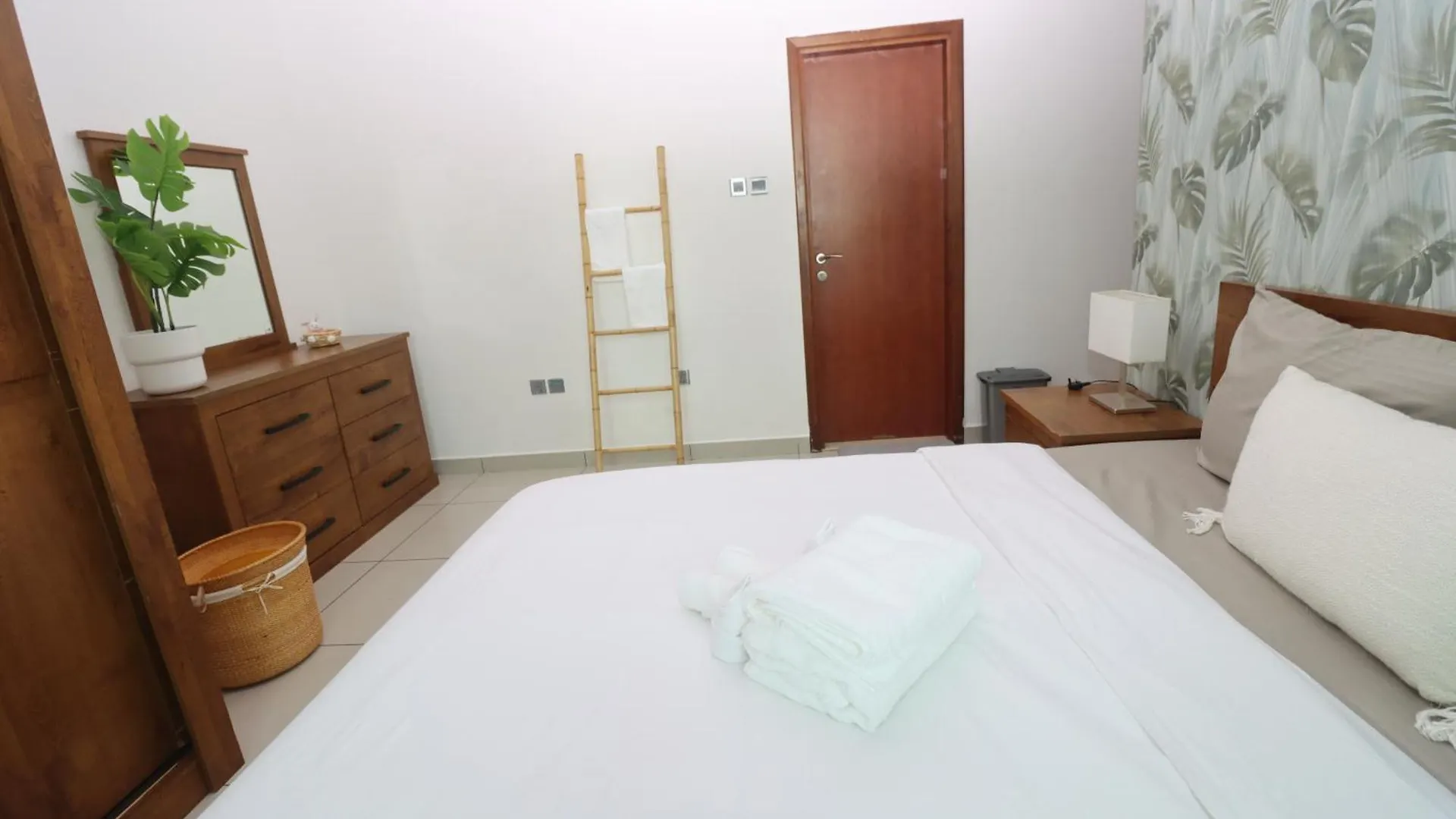 Vista Lavisha Vacation Home - Elegant 1Bdr Apartment With Stunning Sea View And Partial Canal View Dubai