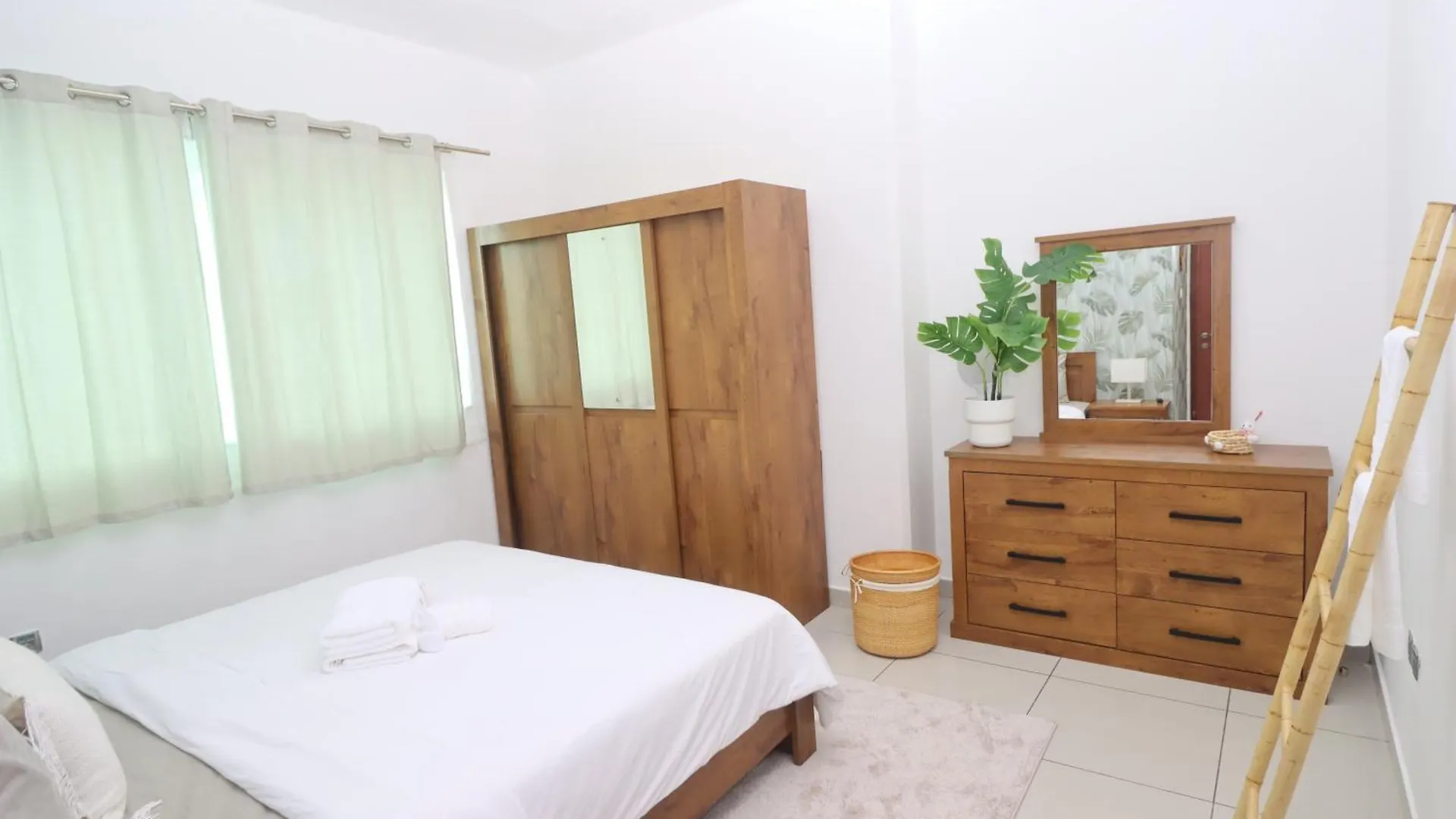 Vista Lavisha Vacation Home - Elegant 1Bdr Apartment With Stunning Sea View And Partial Canal View Dubai